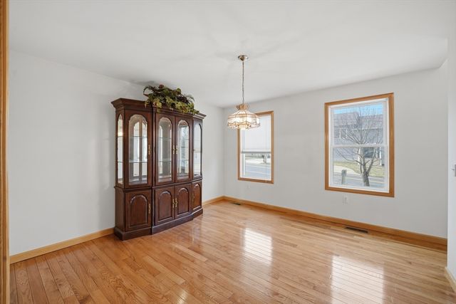 138 Vineland Ave, East Longmeadow, MA 01028