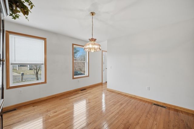 138 Vineland Ave, East Longmeadow, MA 01028