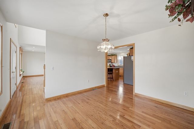 138 Vineland Ave, East Longmeadow, MA 01028