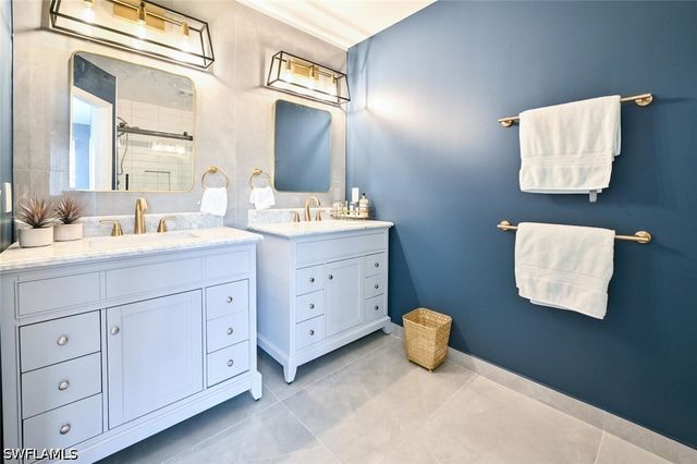 981 Hampton CIR 119, Naples, FL 34105