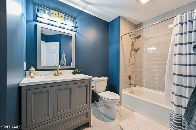 981 Hampton CIR 119, Naples, FL 34105