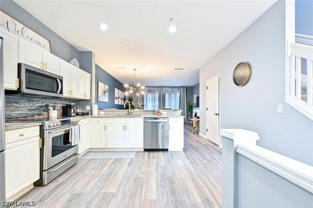 981 Hampton CIR 119, Naples, FL 34105