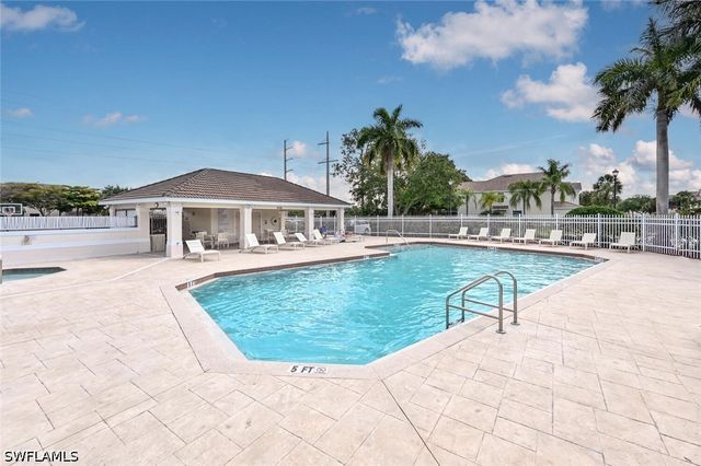 981 Hampton CIR 119, Naples, FL 34105