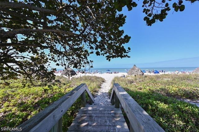 981 Hampton CIR 119, Naples, FL 34105