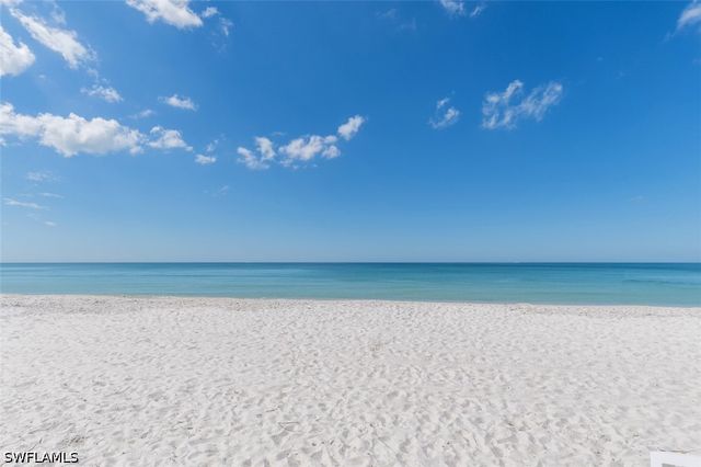 981 Hampton CIR 119, Naples, FL 34105