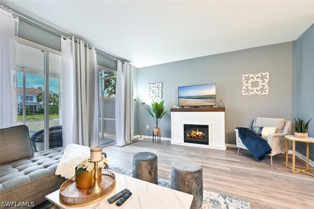 981 Hampton CIR 119, Naples, FL 34105