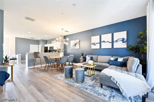 981 Hampton CIR 119, Naples, FL 34105