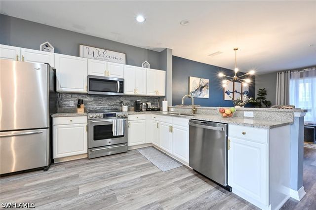 981 Hampton CIR 119, Naples, FL 34105