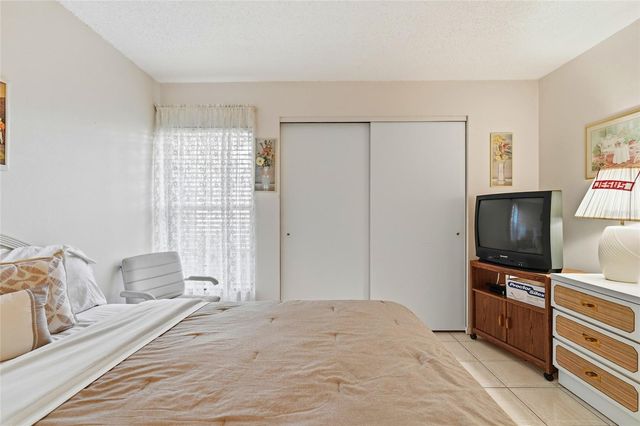 2609 WOODGATE LANE K4, Sarasota, FL 34231