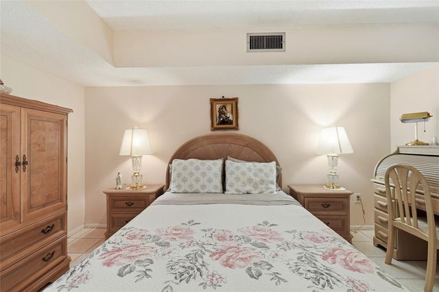 2609 WOODGATE LANE K4, Sarasota, FL 34231