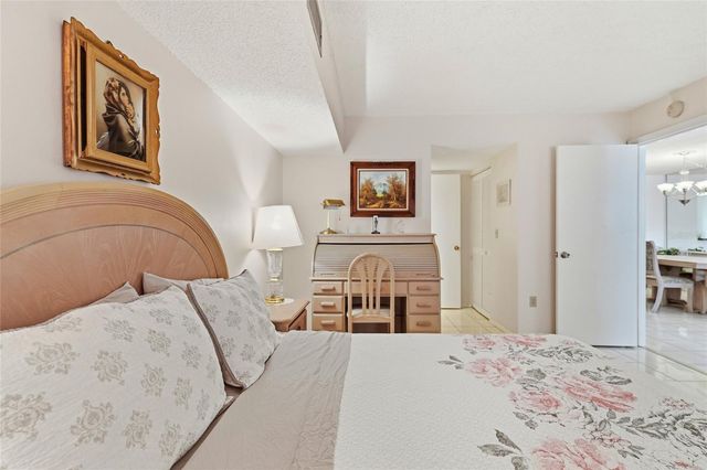 2609 WOODGATE LANE K4, Sarasota, FL 34231