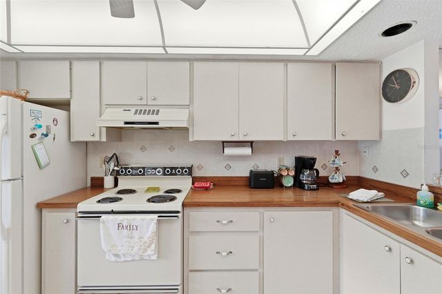 2609 WOODGATE LANE K4, Sarasota, FL 34231