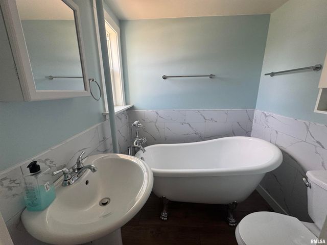 607 S 17TH Street, Quincy, IL 62301