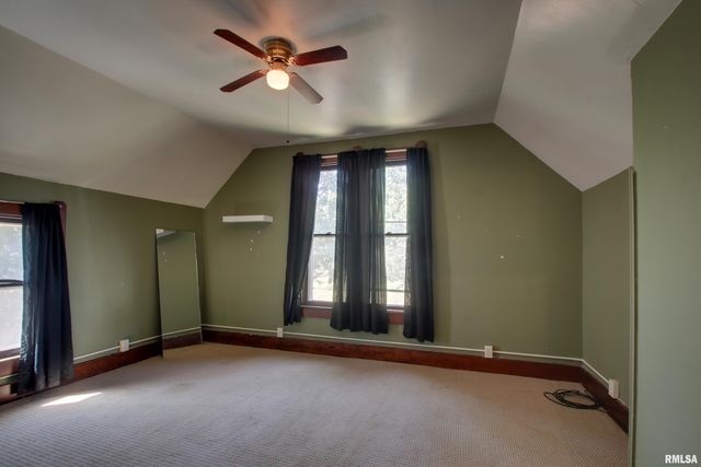 607 S 17TH Street, Quincy, IL 62301