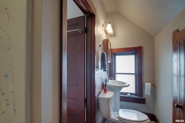 607 S 17TH Street, Quincy, IL 62301