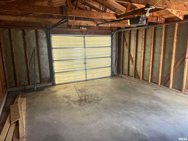 607 S 17TH Street, Quincy, IL 62301