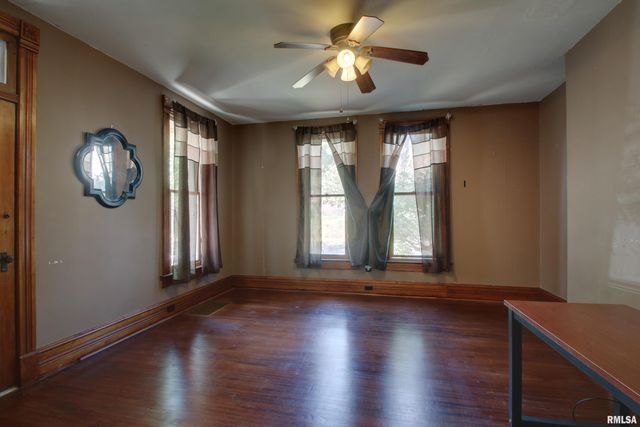 607 S 17TH Street, Quincy, IL 62301