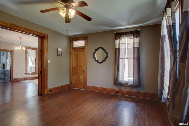 607 S 17TH Street, Quincy, IL 62301