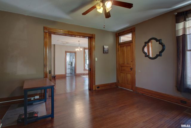 607 S 17TH Street, Quincy, IL 62301