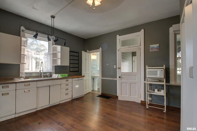 607 S 17TH Street, Quincy, IL 62301