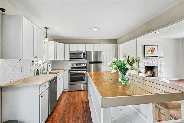4300 E 104th Terrace, Kansas City, MO 64137