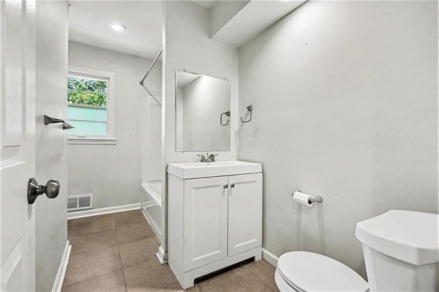 4300 E 104th Terrace, Kansas City, MO 64137