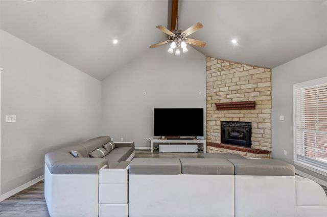1466 Oakwood Drive, Stephenville, TX 76401