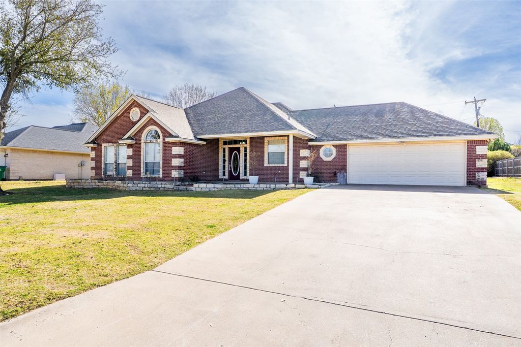 1466 Oakwood Drive, Stephenville, TX 76401