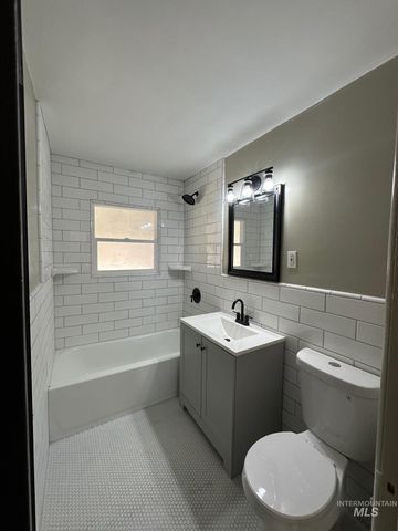 264 SW 10th Ave, Ontario, OR 97914