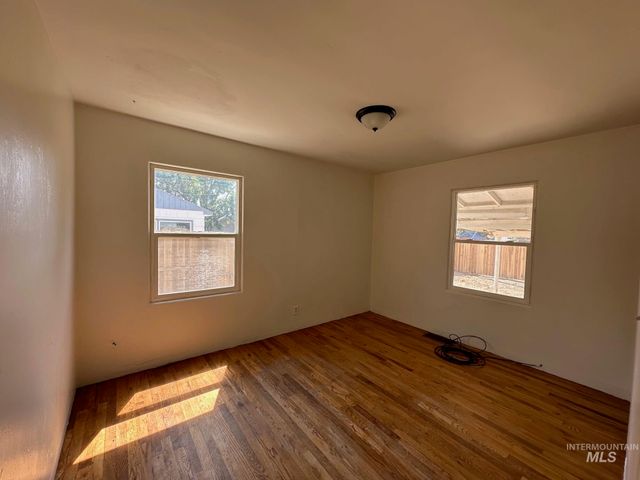264 SW 10th Ave, Ontario, OR 97914