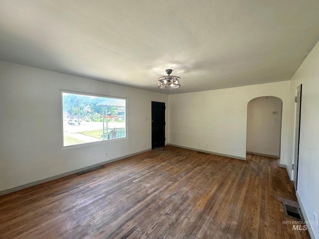 264 SW 10th Ave, Ontario, OR 97914