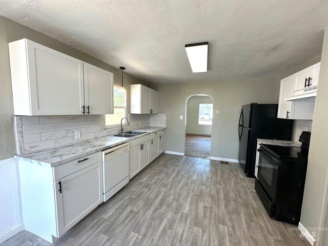 264 SW 10th Ave, Ontario, OR 97914