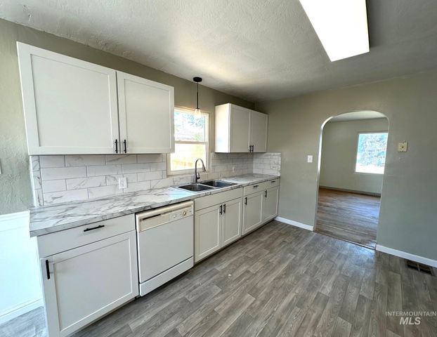 264 SW 10th Ave, Ontario, OR 97914