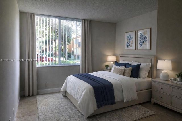10757 Cleary Boulevard 104, Plantation, FL 33324