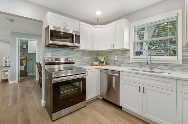 8745 98TH Court, Vero Beach, FL 32967