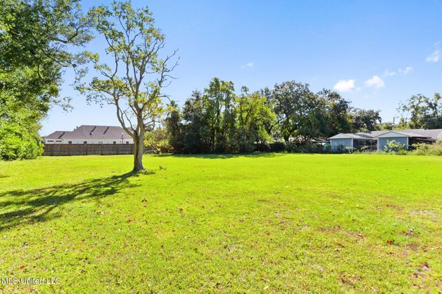 502 Highway 90, Bay Saint Louis, MS 39520