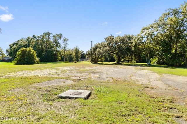 502 Highway 90, Bay Saint Louis, MS 39520