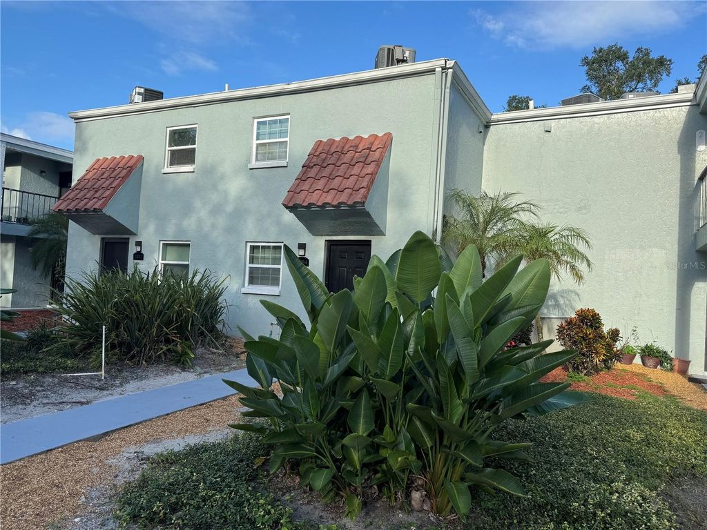 Image 2 of property listing at 2884 SOMERSET PARK DRIVE 2907, Tampa, FL 33613
