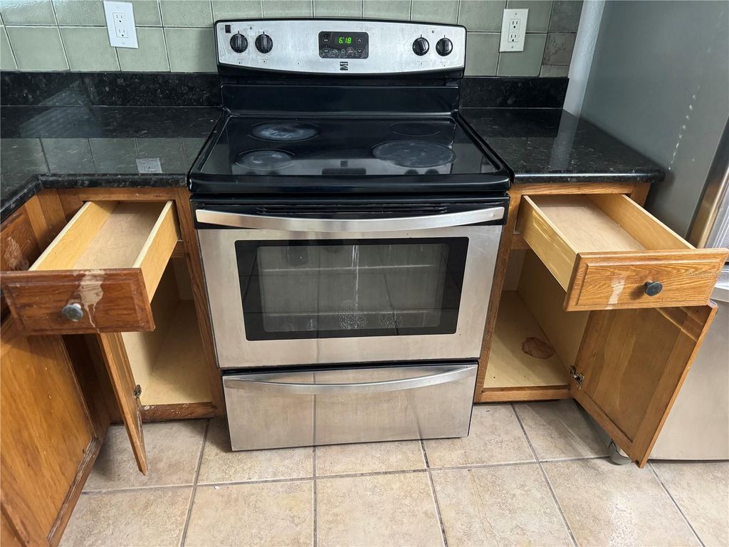 Image 13 of property listing at 2884 SOMERSET PARK DRIVE 2907, Tampa, FL 33613