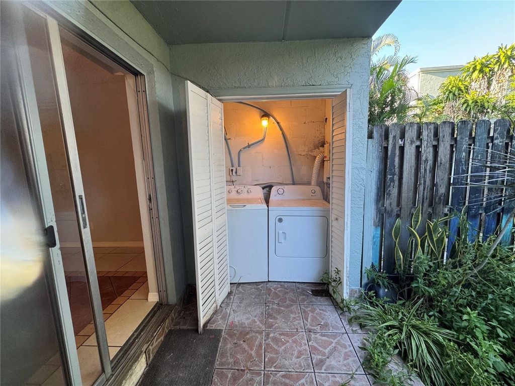 Image 29 of property listing at 2884 SOMERSET PARK DRIVE 2907, Tampa, FL 33613