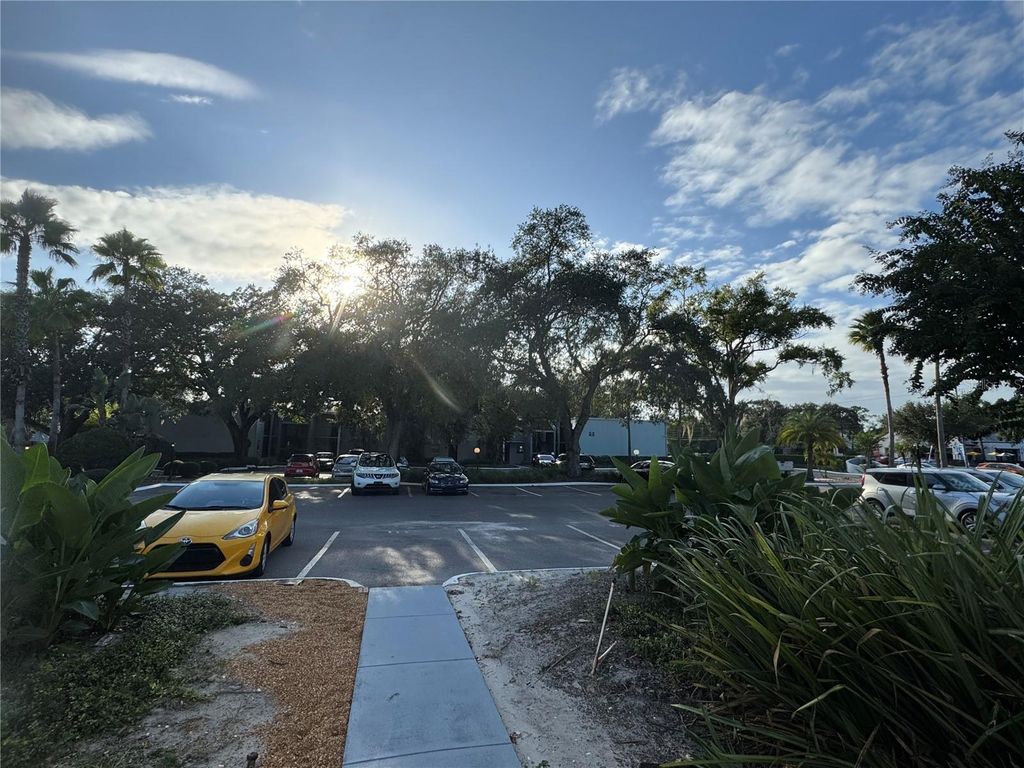 Image 4 of property listing at 2884 SOMERSET PARK DRIVE 2907, Tampa, FL 33613