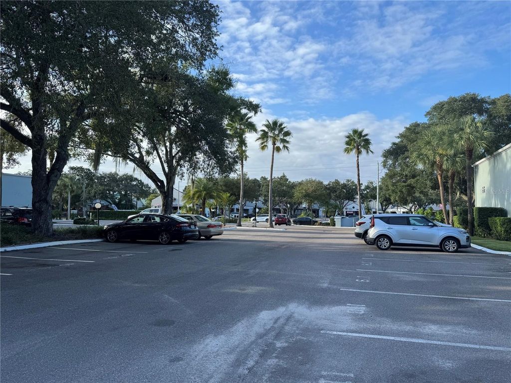 Image 5 of property listing at 2884 SOMERSET PARK DRIVE 2907, Tampa, FL 33613