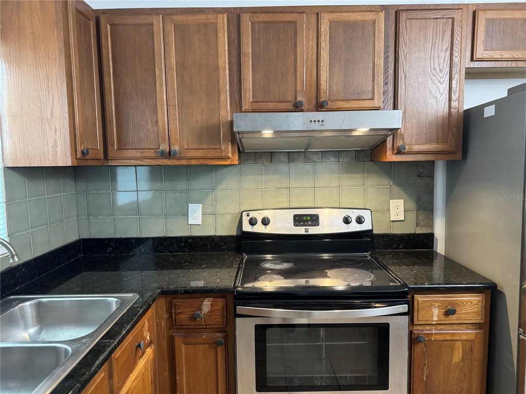 Image 6 of property listing at 2884 SOMERSET PARK DRIVE 2907, Tampa, FL 33613