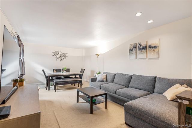 14455 Melbourne Avenue 3E, Flushing, NY 11367
