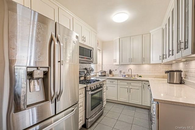 14455 Melbourne Avenue 3E, Flushing, NY 11367