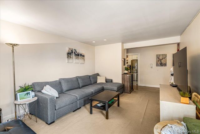 14455 Melbourne Avenue 3E, Flushing, NY 11367