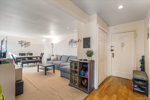 14455 Melbourne Avenue 3E, Flushing, NY 11367