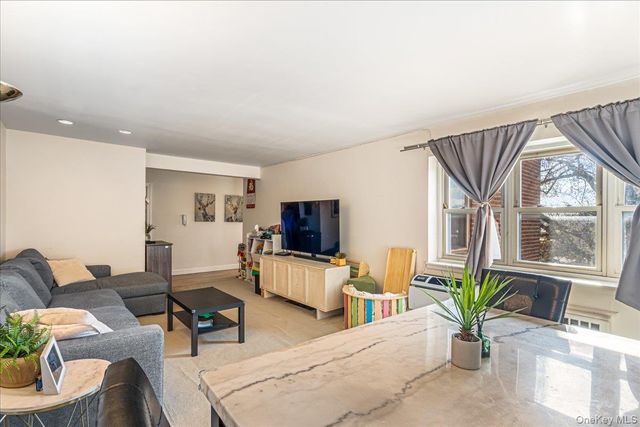 14455 Melbourne Avenue 3E, Flushing, NY 11367