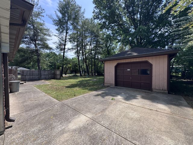 1522 Pearcy St, La Vergne, TN 37086