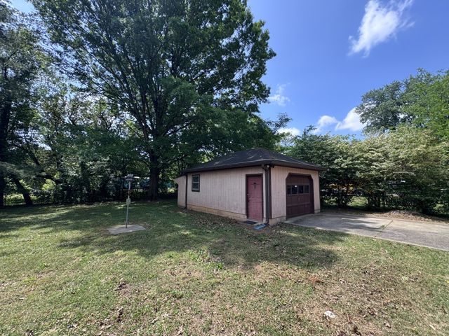 1522 Pearcy St, La Vergne, TN 37086